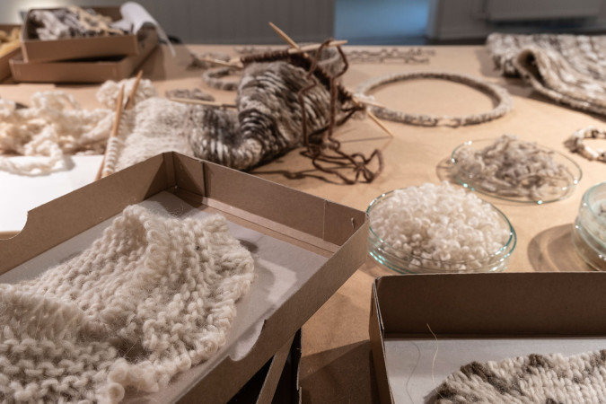 Threads, samling på bord. Foto Birgitte Munk