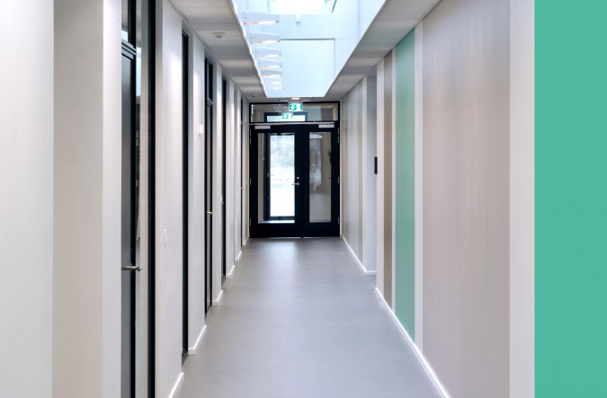 Farvesætning kontorgang øst. Foto Ib Sørensen